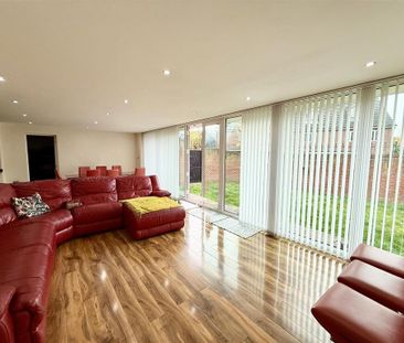 6 bedroom detached house to rent - Photo 1