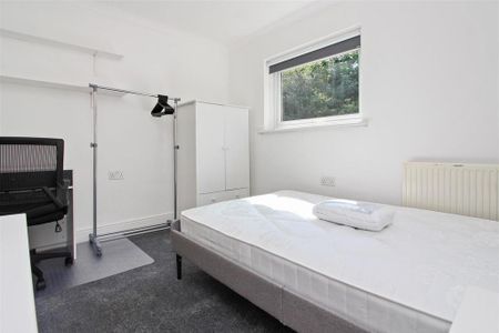 4 bedroom terraced house to rent - Photo 5