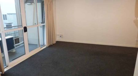 Modern, Warm & Low-Maintenance 2-Bedroom Apartment with Sunny Balcony and Secure Parking - Photo 3