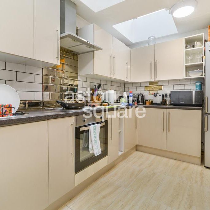 1 bedroom in a flat share to rent - Photo 1