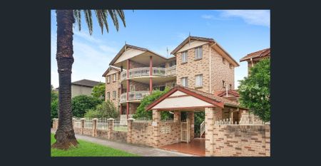 Spacious Townhouse in Prime Campsie Location - Photo 2