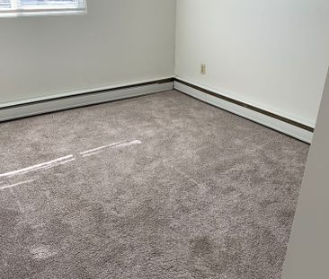 2 BDRM/1 BATH - 630 8TH ST E - Available DEC 1 - Photo 4