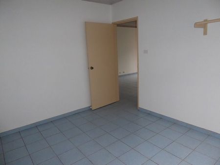 "Newly Renovated - Close to Station" - Photo 5