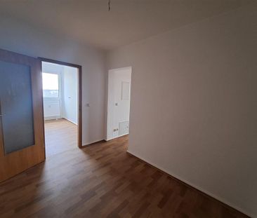 Sanierte 2 Raum-Wohnung mit Aufzug mit tollen Blick über Sandersdorf - Photo 6