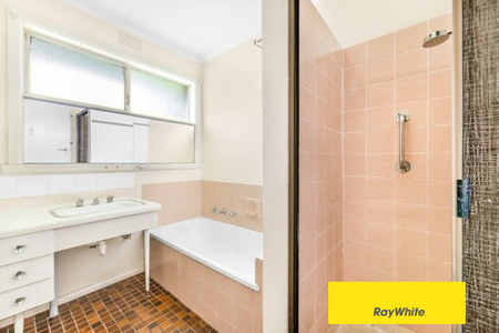 Inviting 3-bedroom home with 8 month lease - Photo 5