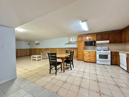 For Lease - 6376 Carlton Avenue, Niagara Falls, Ontario - Photo 3