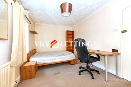 4 bedroom terraced house to rent - Photo 4