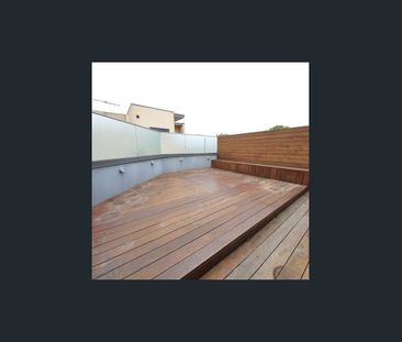 EXECUTIVE T/HOUSE WITH ROOFTOP DECK - Photo 4