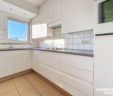 Lichtrijk appartement met terras en parking - Foto 6