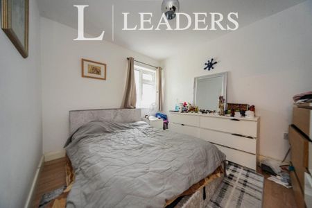 3 bedroom bungalow to rent - Photo 4