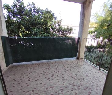 Appartement 2 pièces 52m2 MARSEILLE 13EME 750 euros - Photo 2