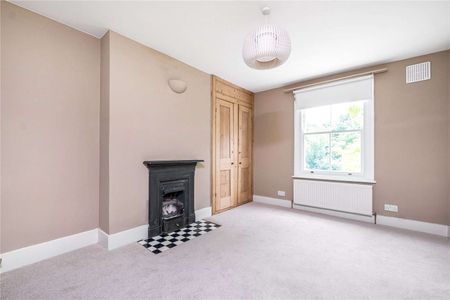 A delightful family home moments from Brandlehow school well situated for East Putney station as well and Wandsworth Park and the river beyond. - Photo 3