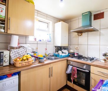 1 Bed Flat, Central Park Road, E6 - Photo 4