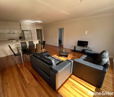 Modern Home in Quiet Cul-de-sac with sunny aspect - Photo 1