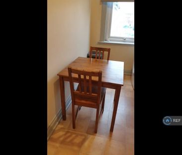 2 bedroom maisonette to rent - Photo 2