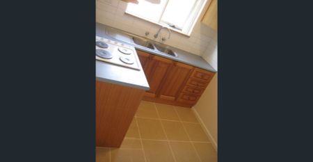 recently renovated , great location!!!! Close to everything!! - Photo 2