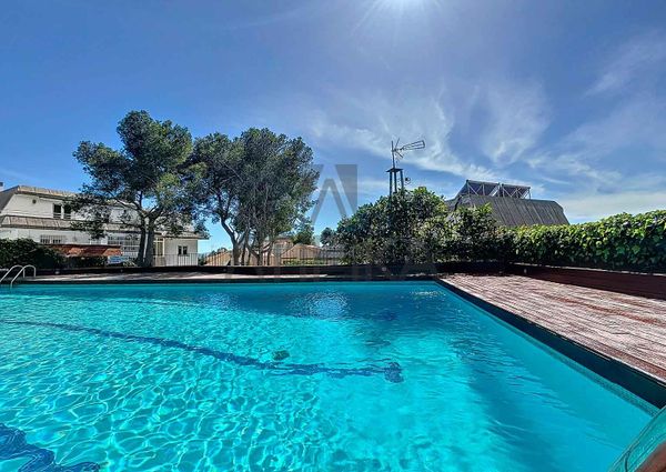 Chalet privado en urbanización vigilada cerca del mar con jardín en Vallpineda, Sant Pere de Ribes