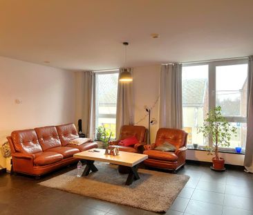 Duplex-appartement met 2 slaapkamers en garage. - Photo 3