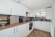 3 bedroom flat to rent - Photo 4