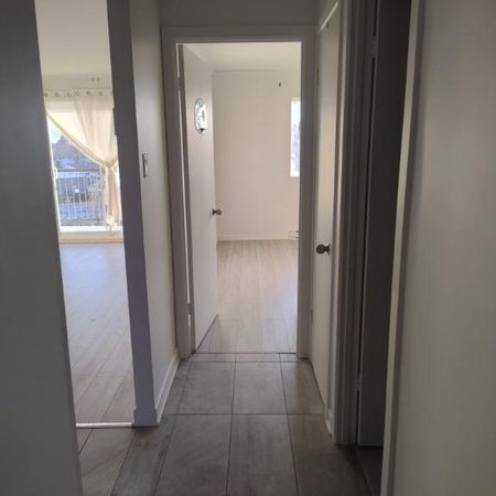 Grand 4 1/2 rénové avec aire ouverte à Ste-Julie - Photo 4