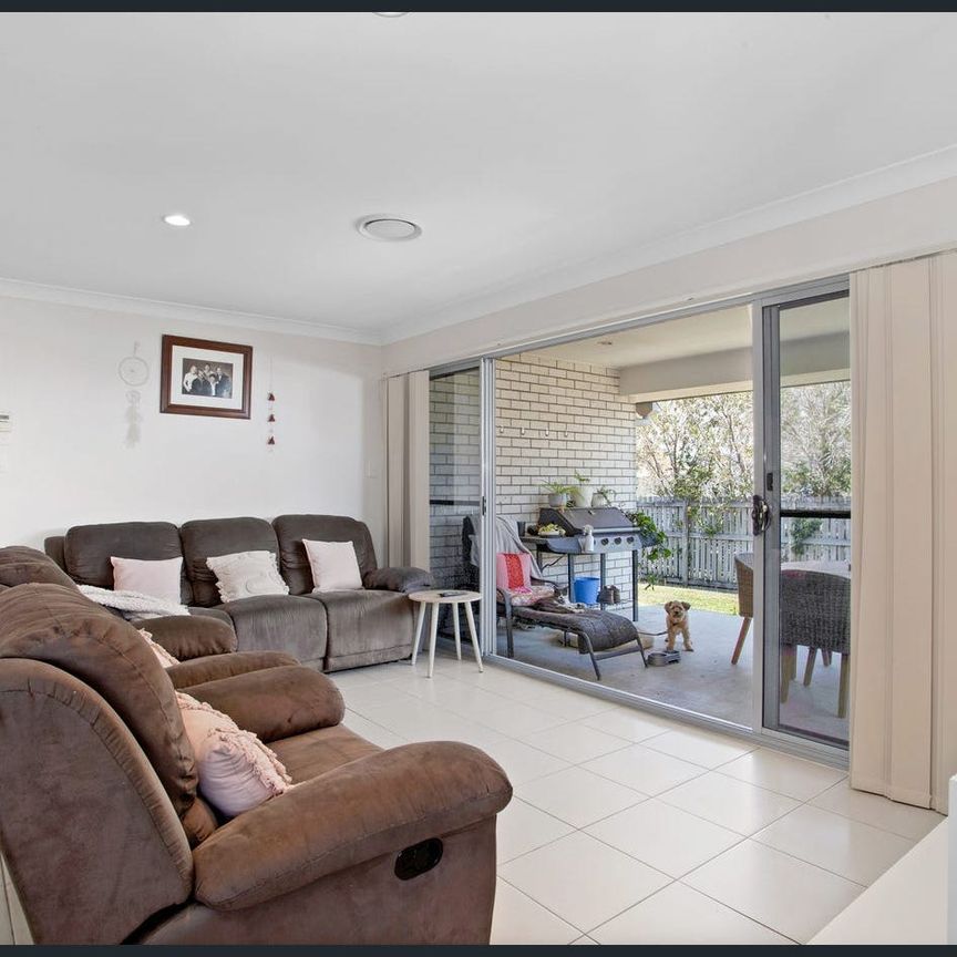 Spacious Family Home – Walk to Bucasia Beach! - Photo 1