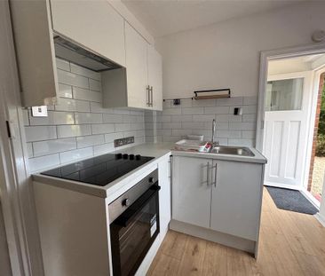 2 bedroom semi-detached house to rent - Photo 4