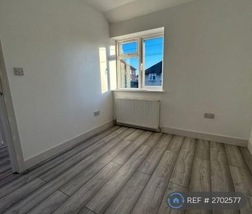 3 bedroom end of terrace house to rent - Photo 3