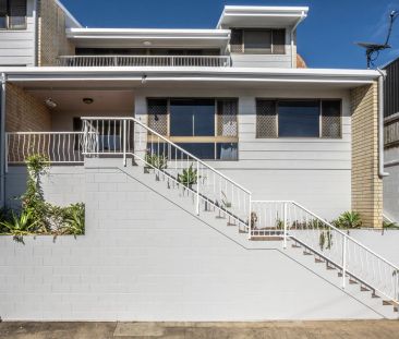 2/330 Stanley St, Townsville City QLD 4810 - House For Rent | Domain - Photo 2