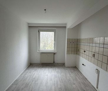helle 3-Raum-Wohnung, Duschbad mit Fenster, Keller und Balkon - Foto 2
