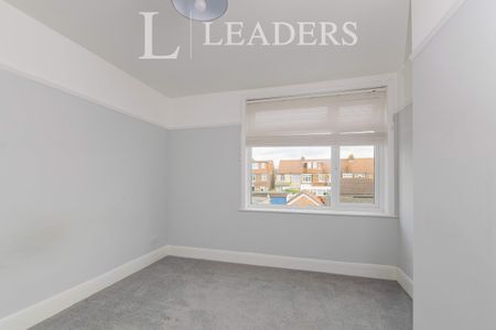 3 bedroom house to rent Hastings Avenue, Gosport, PO12 - Photo 2