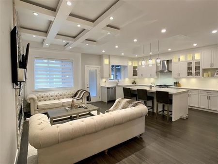 Gorgeous Upper of Langley Home - Photo 4