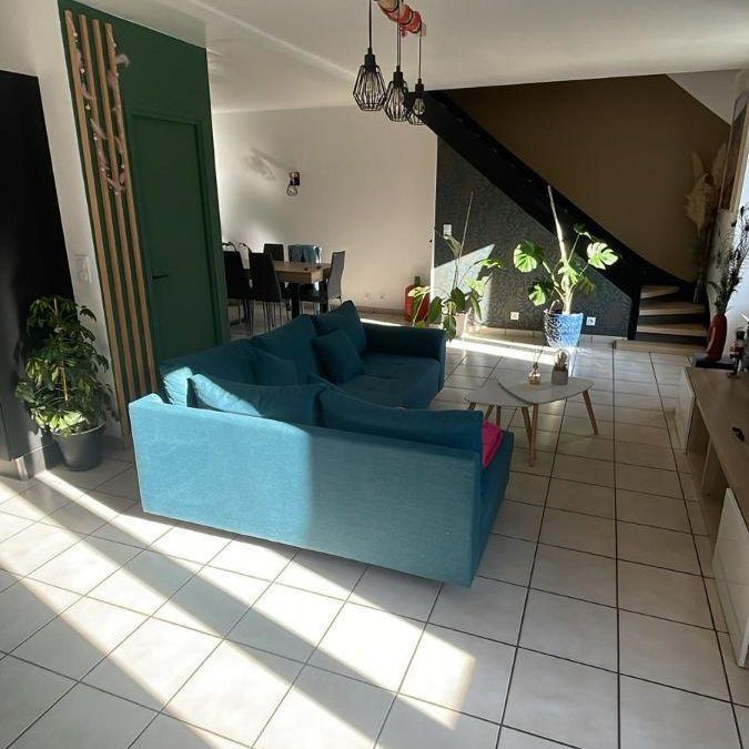 Située à seulement 3 minutes de La Gacilly, cette maison, en très bon état, offre un cadre de... - Photo 1