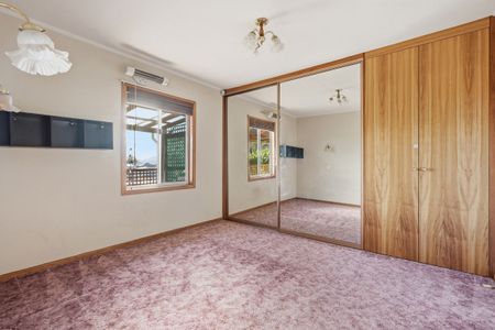 Three Bedroom Family Home - Photo 3