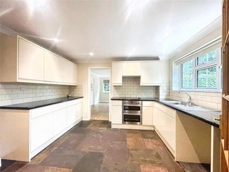 4 bedroom detached house to rent - Photo 2
