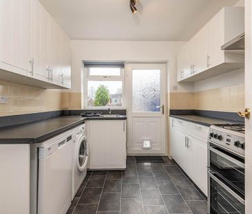 3 bedroom semi-detached house to rent - Photo 5