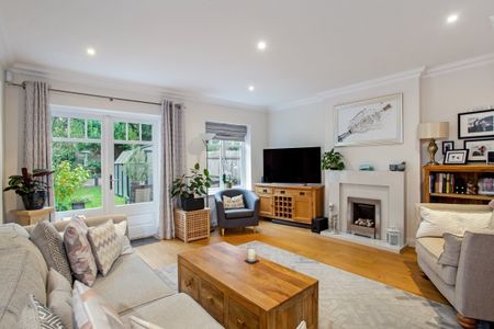 4 bedroom semi-detached house to rent - Photo 2