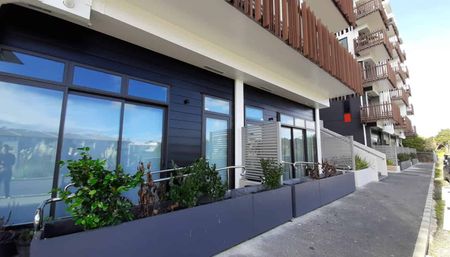 Library Lane Cutie - Photo 4