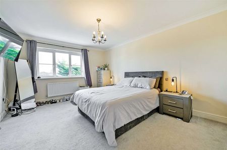 A modern four bedroom detached property in a sought after road in Old Windsor. - Photo 4