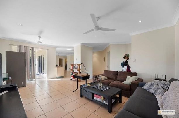 Spacious Family Comfort in Mount Louisa - Photo 1