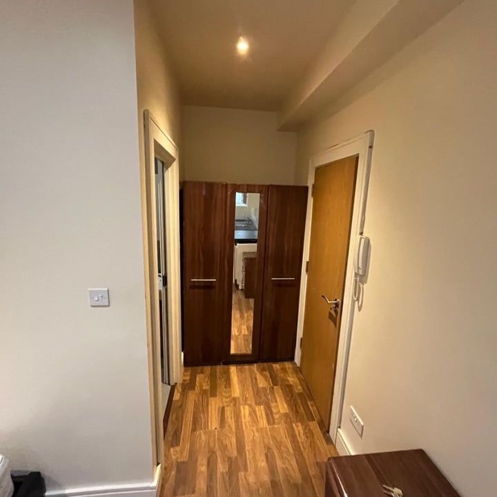 Studio Flat, Church Road, NW4 - Photo 1