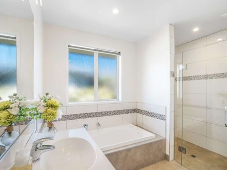 Lovely Three Bedroom Family Home! - Photo 5