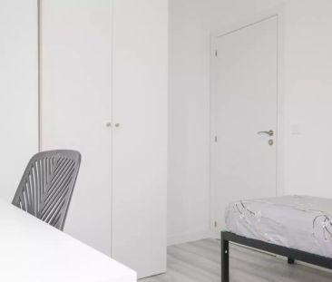 Single Bed in Rooms for rent in 5-bedroom apartment in Ciudad Lineal - Photo 4
