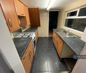 3 bedroom terraced house to rent - Photo 6