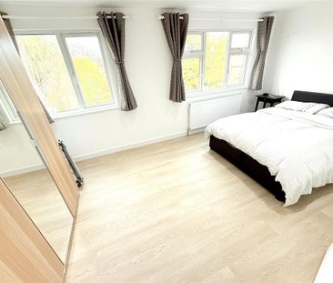 4 bedroom semi-detached house to rent - Photo 4