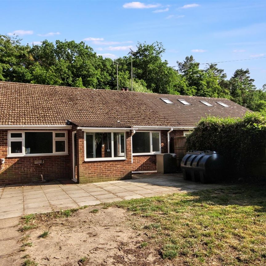 2 Bedroom Bungalow to let - Photo 1