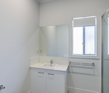 34 Poinciana Place, Jacobs Well, QLD - Photo 1