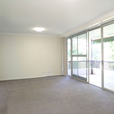 Oversized 2 Bedroom Walk to Station and Shops - Photo 4