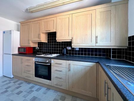1 bedroom in a house share to rent - Photo 5