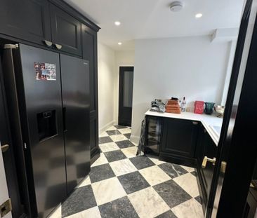 Room to rent - New Road, London - - Photo 1