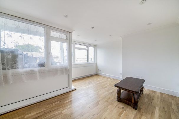 3 bedroom flat to rent - Photo 1